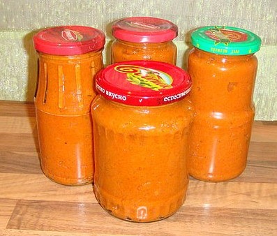 kabachkovaya-ikra-s-pomidorami-na-zimu